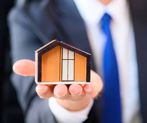 Why Agents in the Mortgage Industry Should Focus on Building a Personal Brand Online